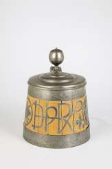 Daub jug with the coat of arms of the nobles of Reuß Daub jug with the coat of arms of the nobles of Reuß