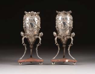 PAIR OF DECORATIVE VASES ON MARBLE BASE PAIR OF DECORATIVE VASES ON MARBLE BASE