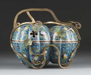 COVER THE VESSEL IN THE FORM OF A DOUBLE GOURD COVER THE VESSEL IN THE FORM OF A DOUBLE GOURD