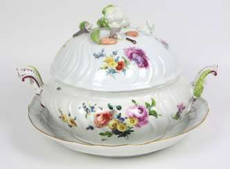 Meissen, Princely Rococo tureen to 1760/65 Meissen, Princely Rococo tureen to 1760/65