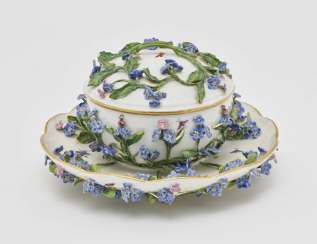Small tureen with set of Small tureen with set of