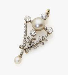 Pendant with pearls and diamonds Pendant with pearls and diamonds