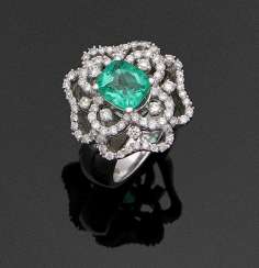 High quality Colombian emerald and diamond ring High quality Colombian emerald and diamond ring