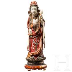 Figure en ivoire de Guanyin, Chine, vers 1900 Figure en ivoire de Guanyin, Chine, vers 1900