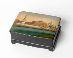 Large paint can with Moscow Kremlin Large paint can with Moscow Kremlin