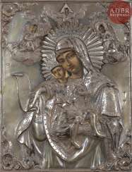 Rare icon of the Virgin and Child Éléousa type Virgin of Vladimir, surmounted by two angels and God the Father. Rare icon of the Virgin and Child Éléousa type Virgin of Vladimir, surmounted by two angels and God the Father.