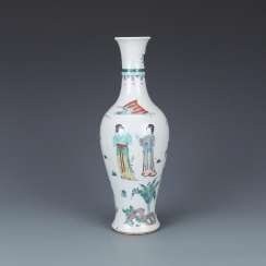 Qing Dynasty Colorful figure painting Olive bottle Qing Dynasty Colorful figure painting Olive bottle