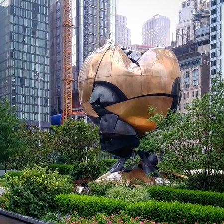 The Sphere steht heute, unverkennbar ramponiert, in Manhattans Liberty Park