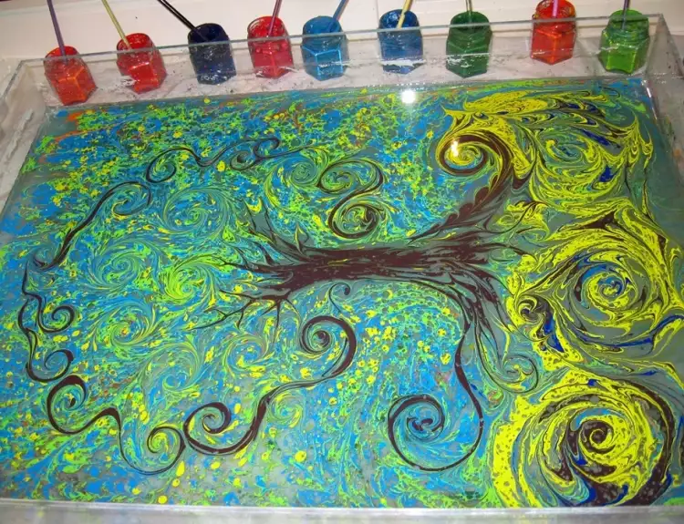 Эбру. Детский рисунок дерева в технике эбру