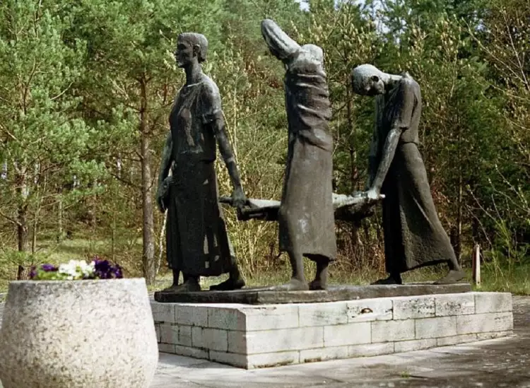 Фриц Кремер. Скульптурный мемориал «Женщины из Равенсбрюка», 1958-1965