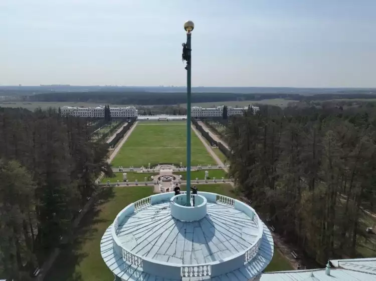 Поднятие флага в усадьбе «Архангельское»