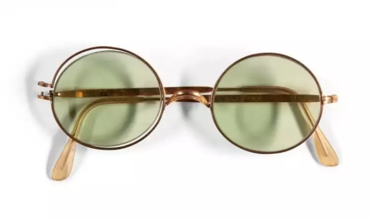 The Beatles. Очки Джона Леннона