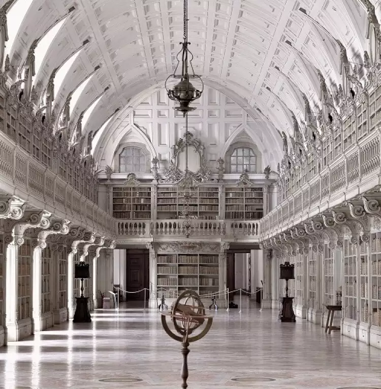 Королевская библиотека во Дворце Мафра, Мафра, Португалия