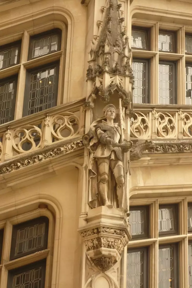 Карл Биттер. Фигура Жанны д'Арк на здании Biltmore Estate, 1895