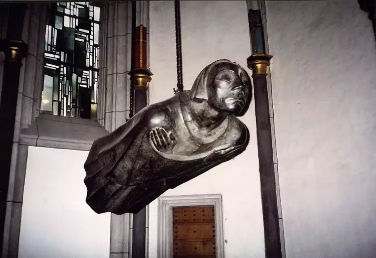 Эрнст Барлах. Скульптура «Парящий ангел», 1927