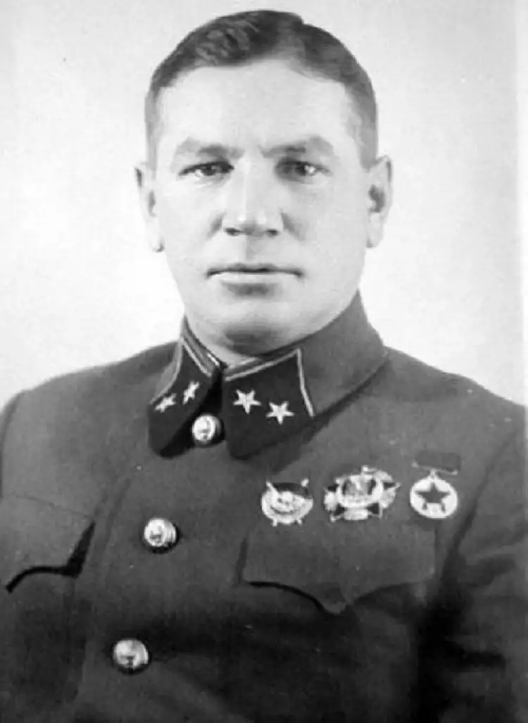 Орден Кутузова. За отличия в боях под Сталинградом генерал-лейтенант Иван Галанин был награждён орденом Кутузова I степени под № 1 Орден Кутузова. За отличия в боях под Сталинградом генерал-лейтенант Иван Галанин был награждён орденом Кутузова I степени под № 1