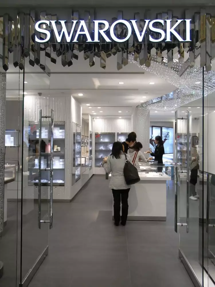 Даниэль Сваровски. Фирменный магазин Swarovski, начало XXI века