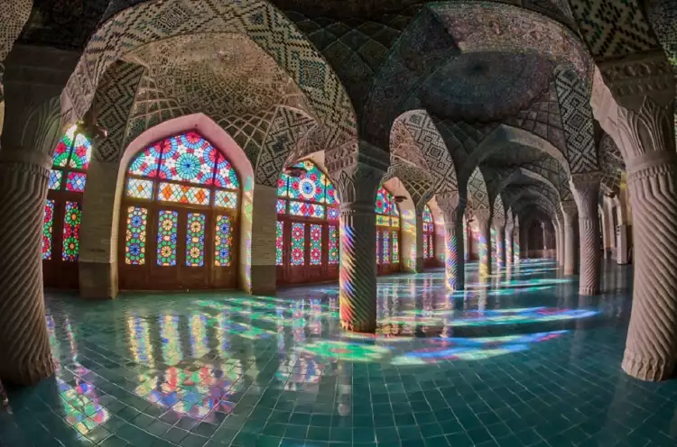 Glasmalerei. Glasmalerei in der Nasir al-Munk-Moschee, 19. Jahrhundert Glasmalerei. Glasmalerei in der Nasir al-Munk-Moschee, 19. Jahrhundert