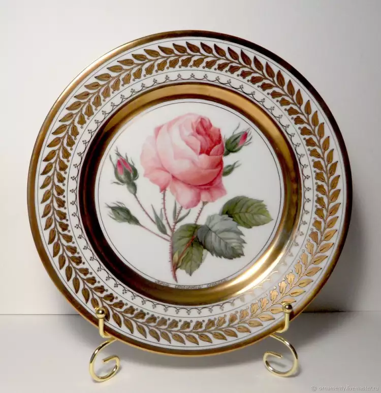 Юсуповский фарфор. Тарелка из серии «Розы»