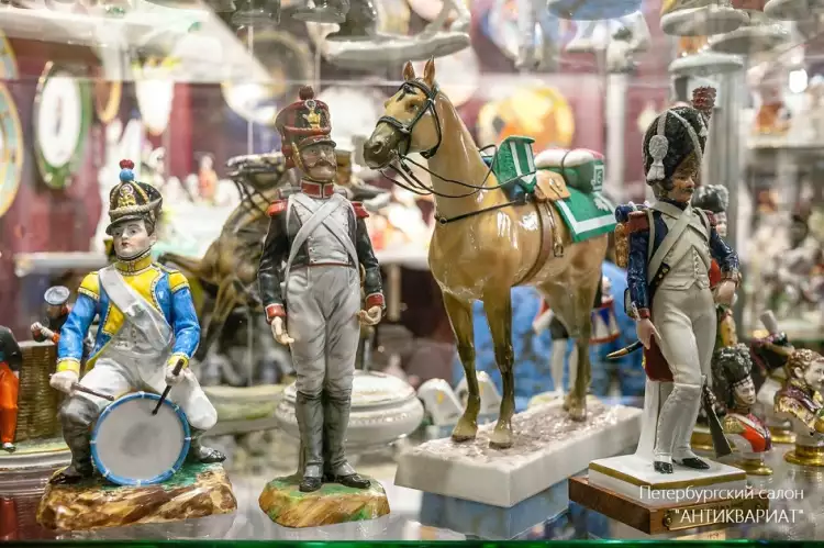 Старинные фигурки для интерьера