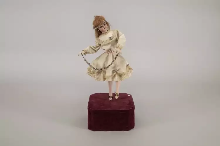 Механическая кукла. Экспонат выставки Механическая кукла. Экспонат выставки