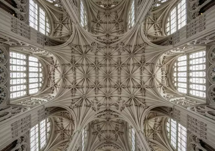 Веерные своды перпендикулярной английской готики в часовне Королевского колледжа, Кембридж.