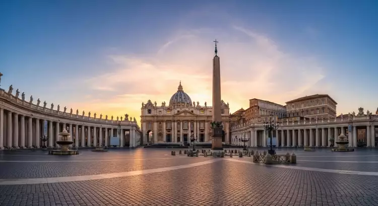 Архитектура итальянского барокко - площадь Святого Петра в Ватикане, архитектор Лоренцо Бернини.