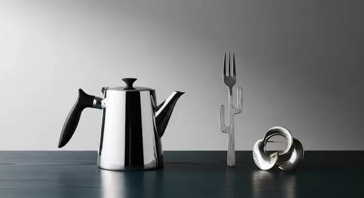 Классический серебряный столовый прибор Georg Jensen с узором 'Кактус' (Cactus), образец датского функционализма. Классический серебряный столовый прибор Georg Jensen с узором 'Кактус' (Cactus), образец датского функционализма.