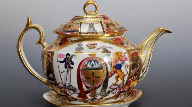 Вустерский фарфор. Чайник, 1802. Коллекция музея Royal Worcester Вустерский фарфор. Чайник, 1802. Коллекция музея Royal Worcester