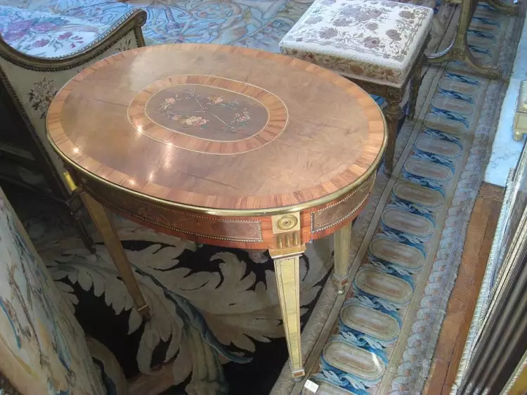 Marketerie. David Roentgen. Tisch, Ende 18. Jahrhundert