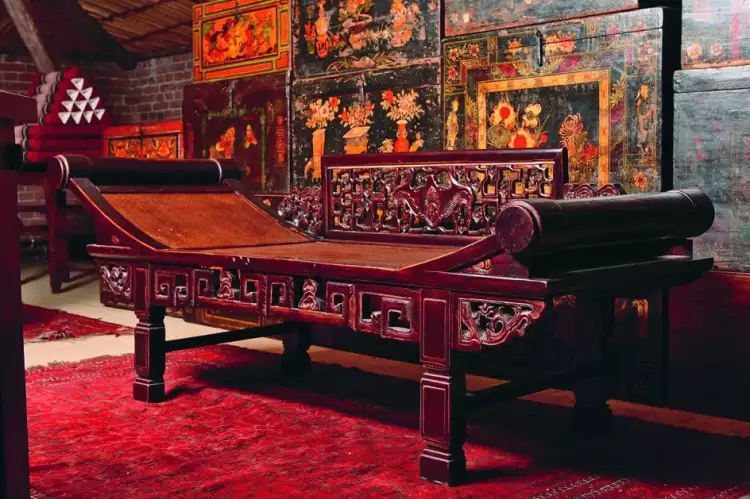 Китайский стиль в интерьере. Кушетка в китайском стиле