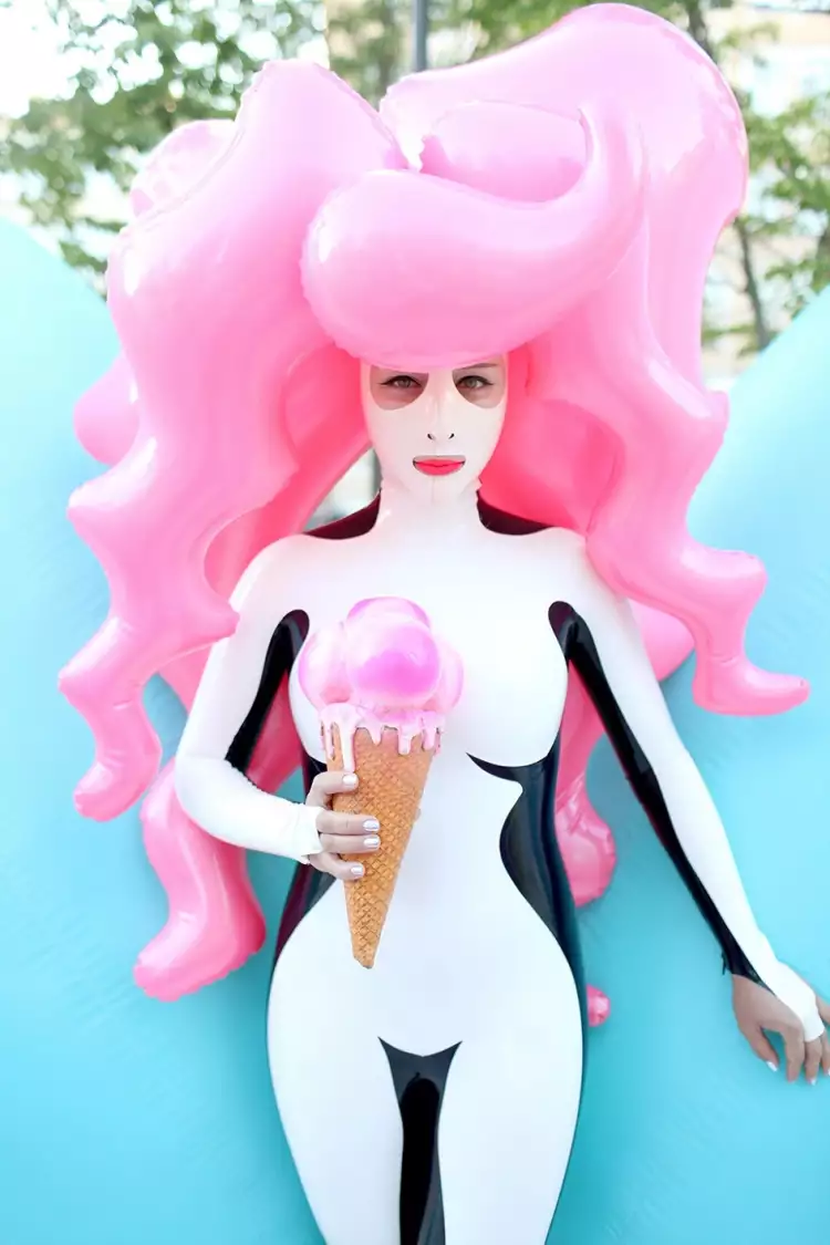 Самые перспективные художники по версии Forbes. Работа Саши Фроловой