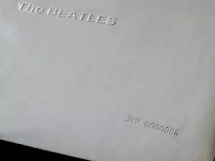 Обложки легендарных музыкальных альбомов. The White Album. The Beatles. Оригинальное издание