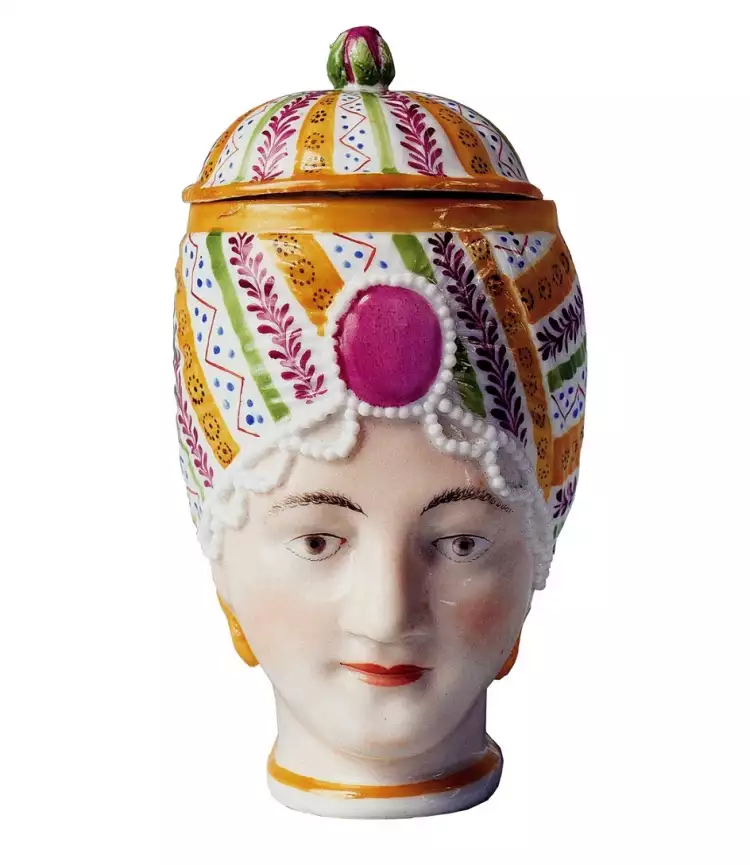 Русский фарфор. Фарфоровый завод Гарднера. Кружка в виде головы турчанки, начало 1800-х. Собрание Русского музея