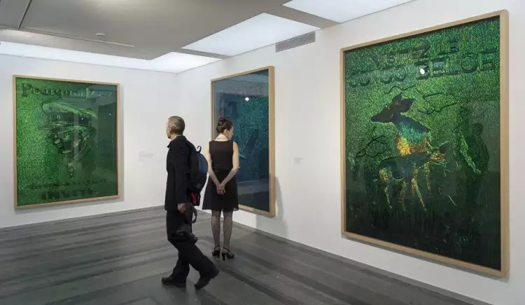 Инкрустации надкрыльями златок в работах Яна Фабра