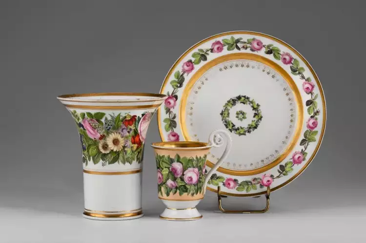 Artist. Porcelain by KPM Berlin Artist. Porcelain by KPM Berlin