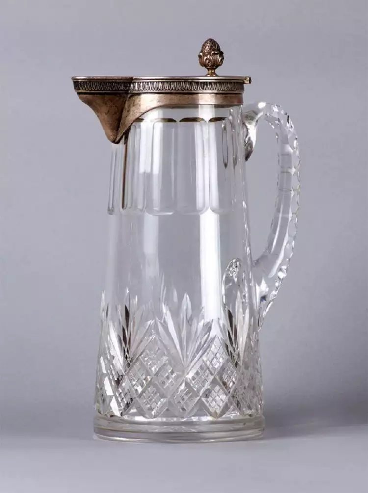 Die Firma Lorie. Kristallkrug mit Silberdeckel, Ende 19. Jahrhundert Die Firma Lorie. Kristallkrug mit Silberdeckel, Ende 19. Jahrhundert