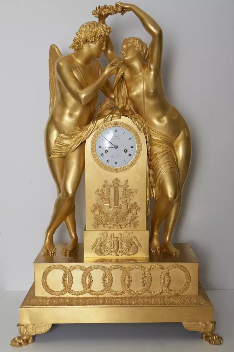Каминные часы «Амур и Психея». Бронза, эмаль; литье, золочение. Франция. 1820