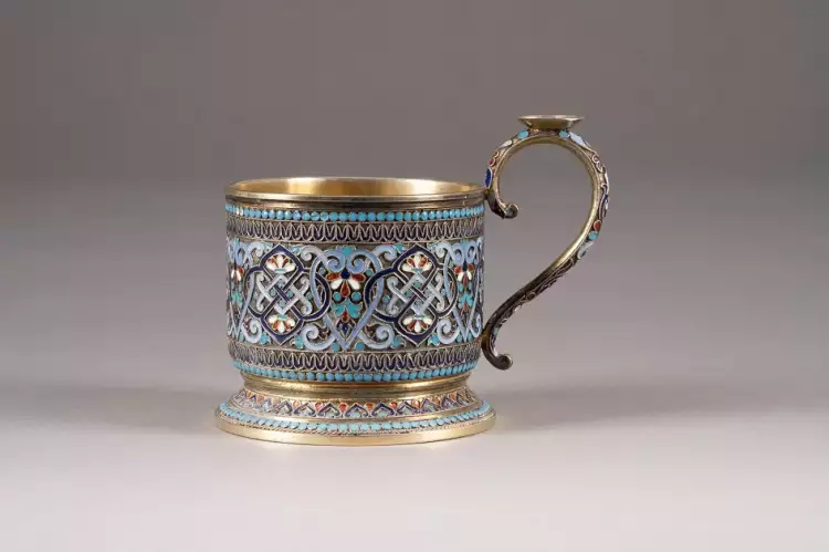 Gustav Klingerts Silber. Silberner Becher mit Vergoldung und Cloisonné-Emaille, 1891 Gustav Klingerts Silber. Silberner Becher mit Vergoldung und Cloisonné-Emaille, 1891