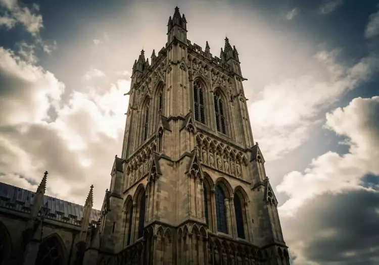 Английская готика - собор в Солсбери, эталон раннеанглийского готического стиля.