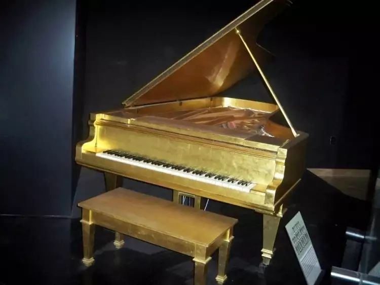 Позолоченный рояль Элвиса Пресли Позолоченный рояль Элвиса Пресли