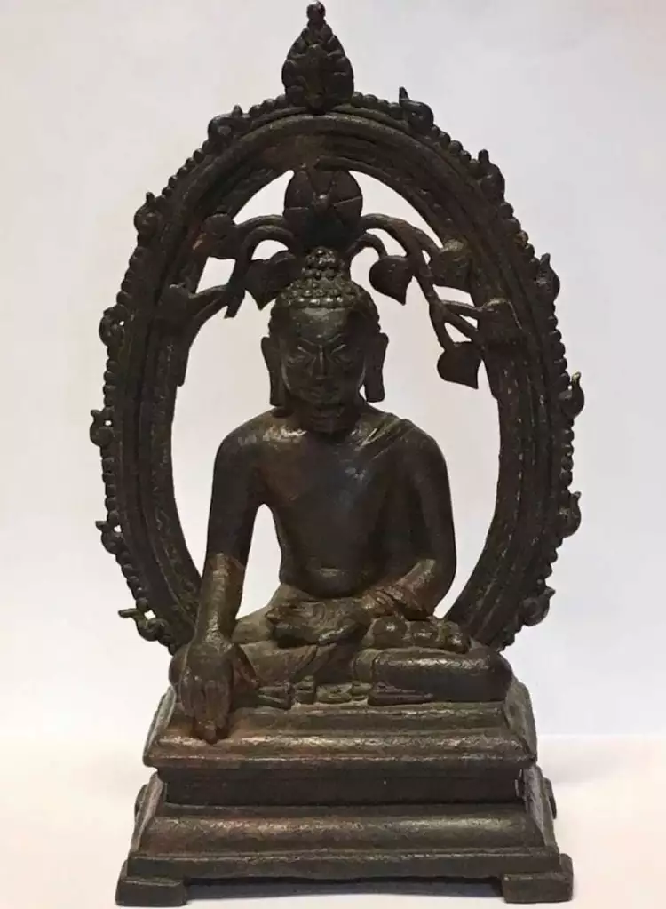 похищенная статуэтка будды 12-го века