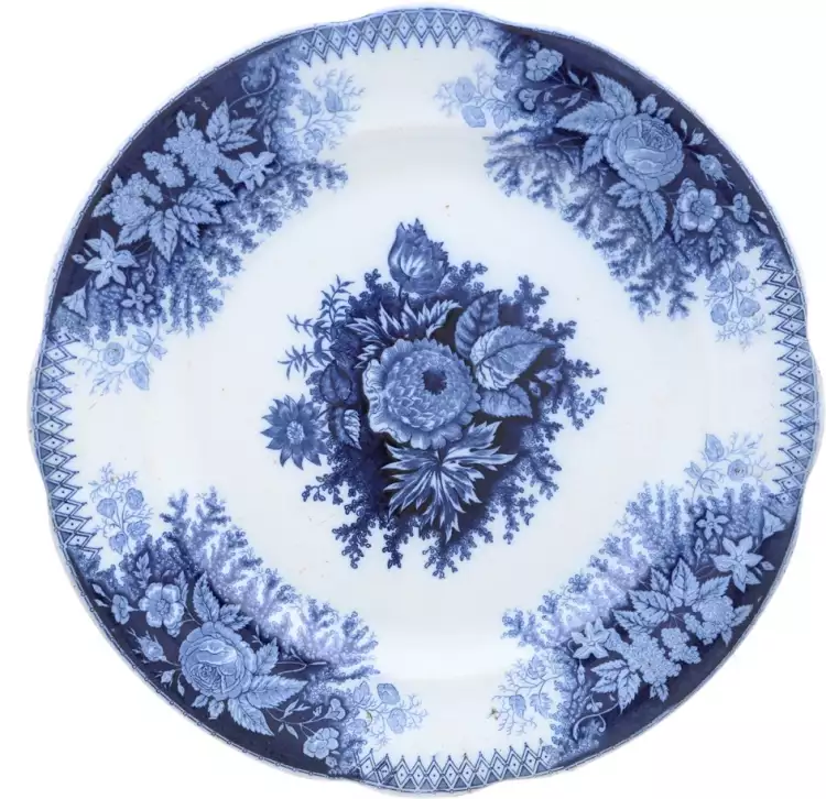 Kusnezow-Porzellan. Schale aus Steingut. Kuznetsov-Werk in Tver, 1872-1889 Kusnezow-Porzellan. Schale aus Steingut. Kuznetsov-Werk in Tver, 1872-1889