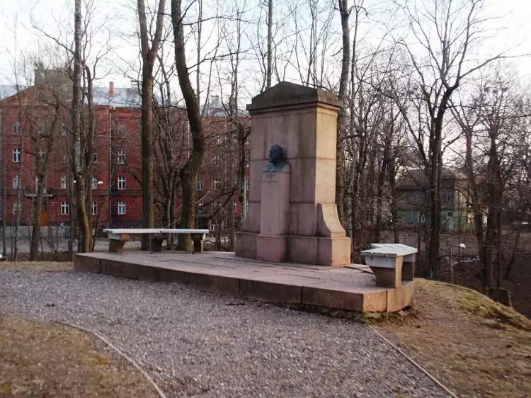 Адольф фон Хильдебранд. Памятник Эрнсту Бергманну, 1913 Адольф фон Хильдебранд. Памятник Эрнсту Бергманну, 1913