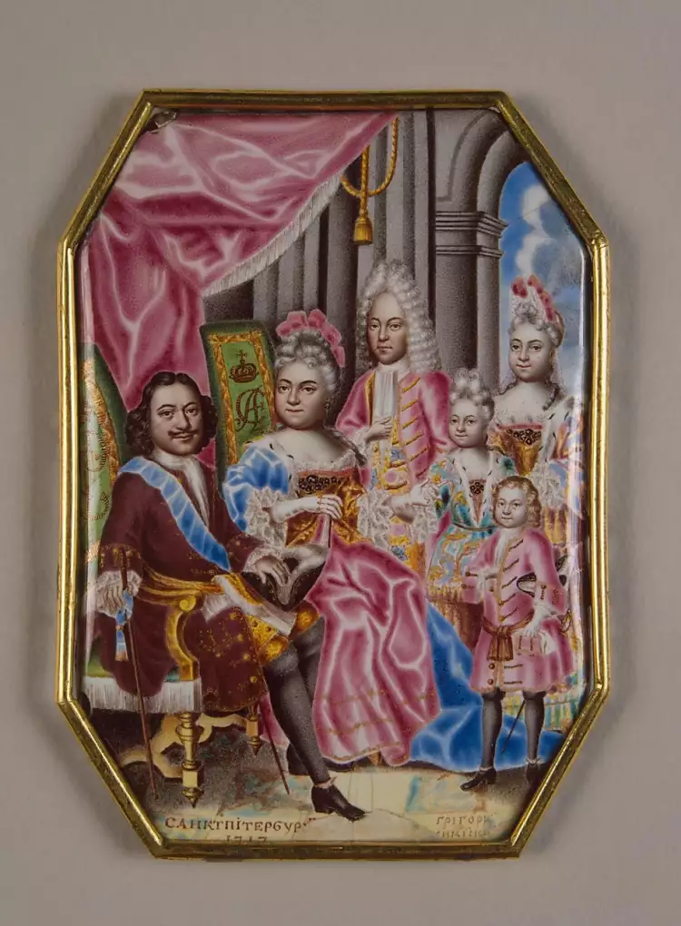 Старинное серебро с эмалью. Григорий Мусикийский. Миниатюра на эмали: Портрет семьи Петра I, ок. 1739