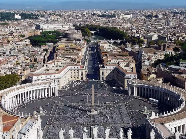 Artist. Lorenzo Bernini. St Peter's Square in the Vatican Artist. Lorenzo Bernini. St Peter's Square in the Vatican