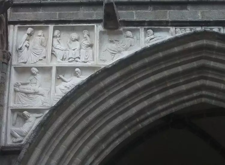 Жан Буше. Рельефы на фасаде собора в Дол-де-Бретань, 1898