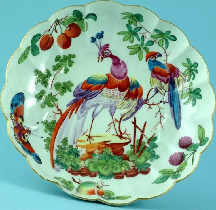 Вустерский фарфор. Блюдо с птицами, 1769. Коллекция музея Royal Worcester Вустерский фарфор. Блюдо с птицами, 1769. Коллекция музея Royal Worcester