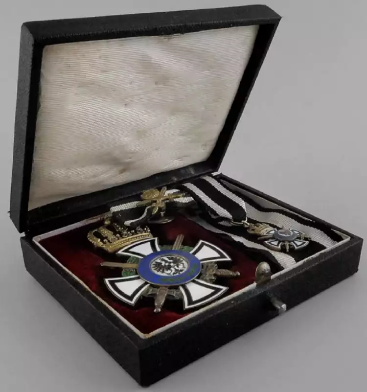 Орден дома Гогенцоллернов. Комплект командорских орденских знаков Орден дома Гогенцоллернов. Комплект командорских орденских знаков