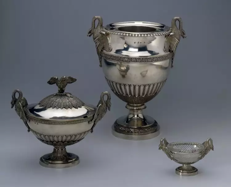 Старинная посуда из серебра. Холодильник со вкладышем, первая четверть XIX в.